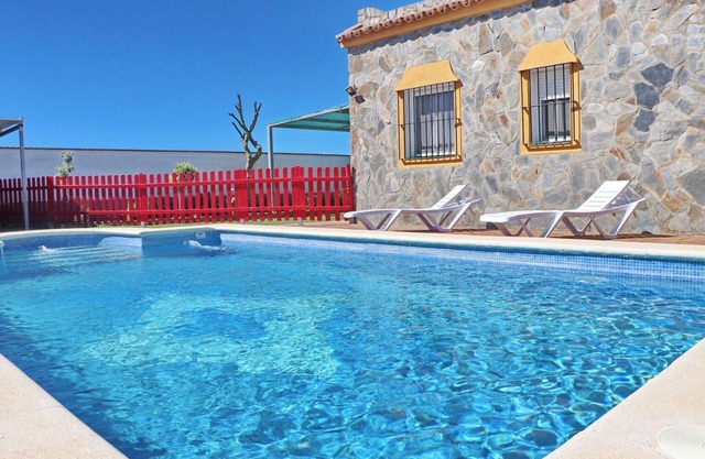 Perfect house for families with pool