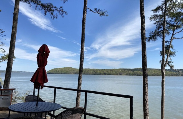 Perfect lake front cottage! Now with stairs to the water!