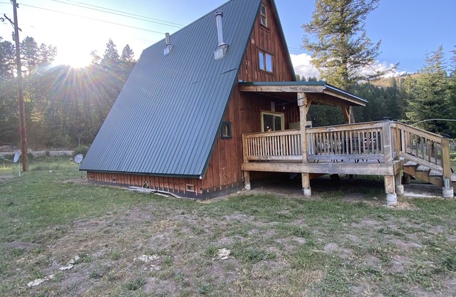 Perfect outdoorsman retreat! Centered around many lakes and public access areas