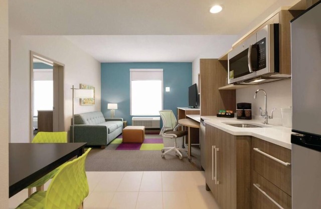 Perfect Spot for Unwinding! Onsite Pool, Pet-Friendly Property, Free Breakfast!