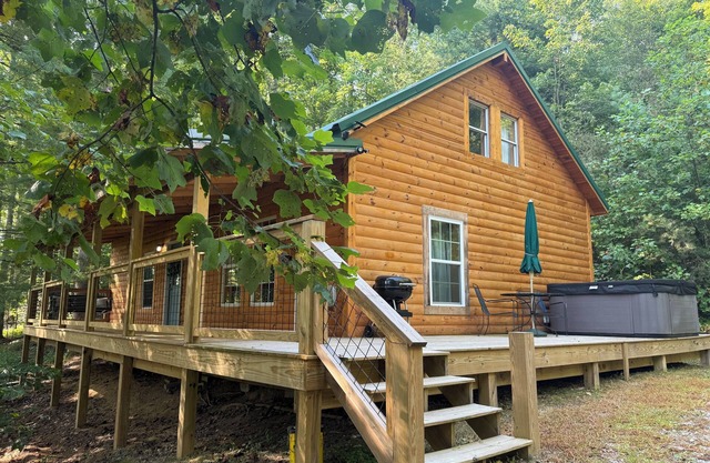 PERFECT SUMMER GETAWAY! Charming 2bedroom cabin-peaceful-close to Natural Bridge
