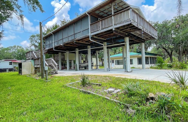 Perfect Suwannee Getaway! Steps from the water with Elevator!