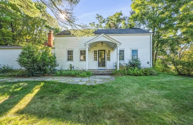 Perfect upstate home in Rhinebeck w/low fees