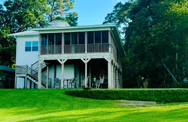 Perfect waterfront home on Dog River, Mobile, AL. Bring your boat!