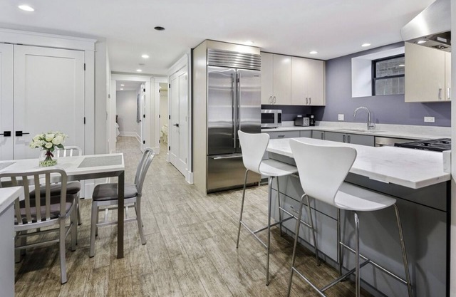 Perfect weekend getaway 2BR 2BA Apartment near Wrigley Field