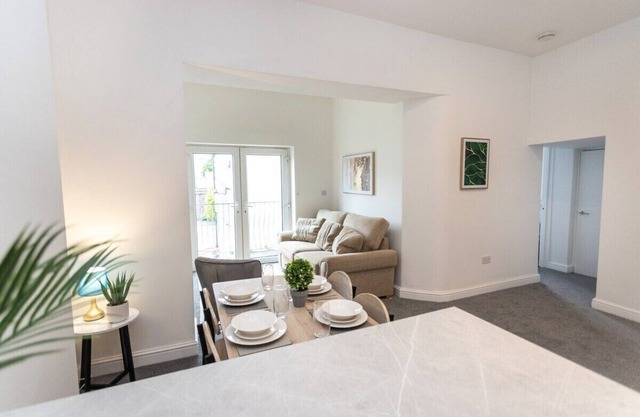 Perfectly Placed: Cozy Flat in the City's Heart