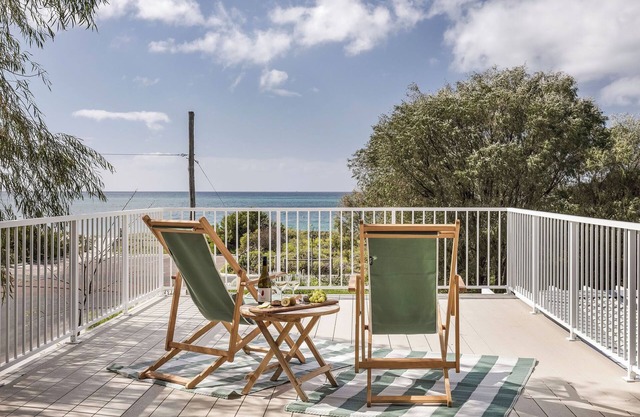 PERFECTLY STYLED BEACH HOUSE WITH NEWLY RENOVATED BALCONY