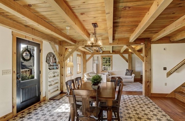 Perfectly Vermont 4 bed 2 bath, barn doors, modern design , pine floors, views