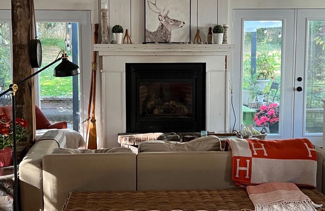 Pet friendly, 1830 Victorian Home in quaint village, close to Lake Ontario.