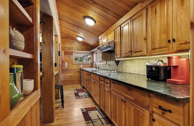Pet-friendly 3BR Lake House Firepit + Pier
