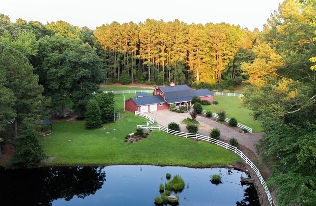 Pet-friendly 3BR Lake House Firepit & Pier