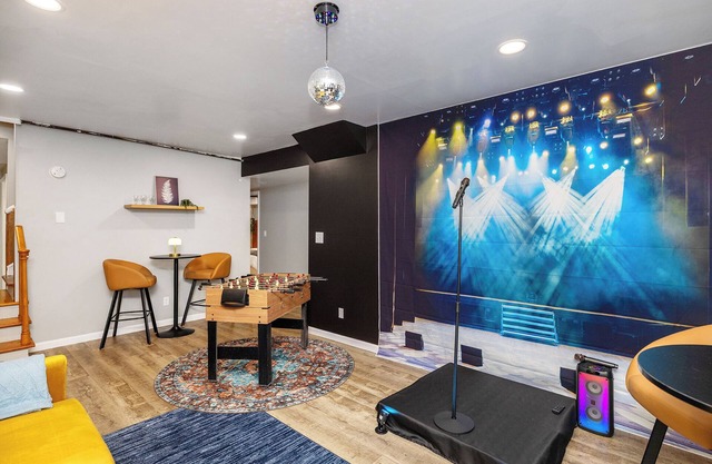 Pet-friendly 5BR w/yard, fire pit & games