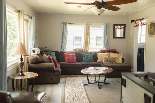 Pet Friendly 6 Guest Stay w Yard