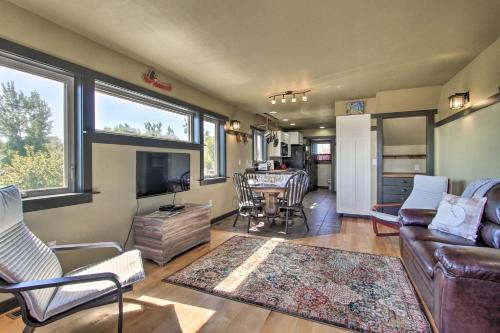 Pet-Friendly Choteau Townhouse with Gas Grill!