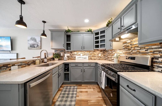 Pet-Friendly Farmhouse 2 Bedroom Near UWW Campus, Starin Park, & Kettle Moraine!