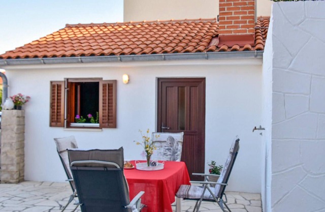 Pet friendly home in Nin with kitchen