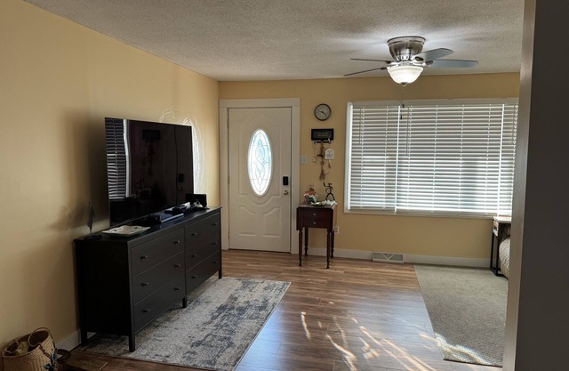 Pet-friendly home in Palestine with Fenced Yard!nWeekly and monthly discounts!