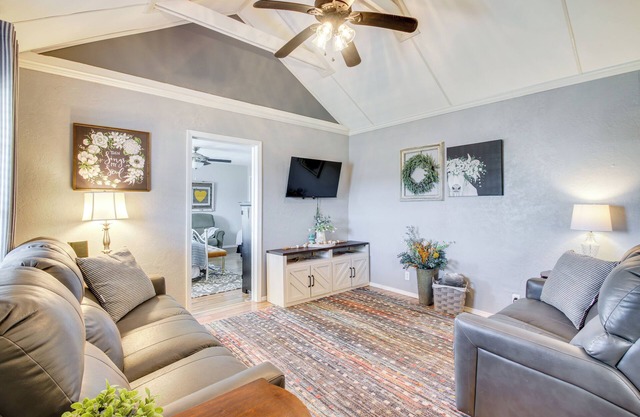 Pet-Friendly Home w/Porch Near Chickasha!