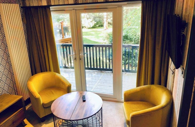 Pet Friendly Lodge - Sleeps6 - Long Stay Discount