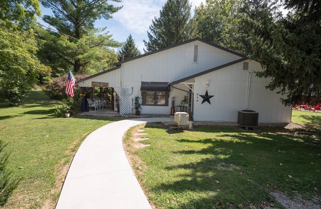 Pet-friendly, renovated, walk to downtown.