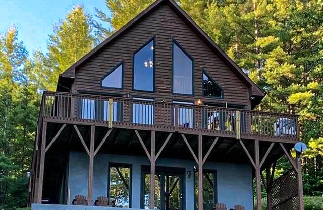 Pet-Friendly Sept Retreat - Bring the Whole Family to Dream Mountain Delight!
