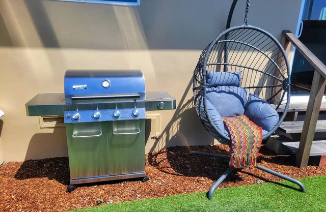 Pet Friendly w/ an Ocean View ~ Seaside Sanctuary