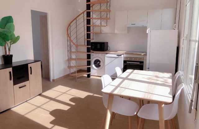 petite maison avec jardin dans banlieue de Paris