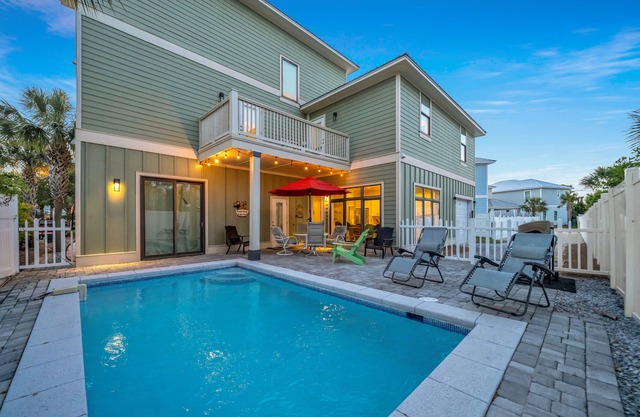 Pets Welcome! Beautiful Emerald Waters Home, 2 Community Pools, Pvt Pool!