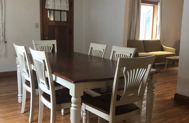 Pets welcome. Sleeps 7. Pocahontas. Wifi and Air Conditioning