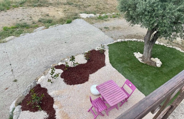 PEZENAS Charming STUDIO OF 45 M2 A15 Min BEACHES AND LAKE.