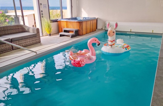 PHARE D'IROISE Indoor pool SPA Sea view Beach on foot 5P