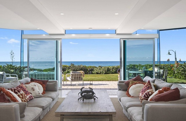 Philotimo - Absolute Beach Front at North Avoca