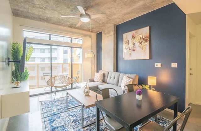 PHX Downtown Stay | Pool + Gym + Free Parking & W/D