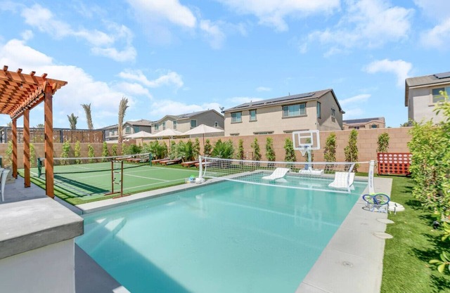 Pickleball+Spa+Pool+BBall+13Beds
