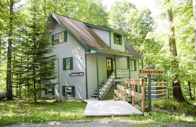Picturesque, clean, roomy chalet with great views and a hot tub