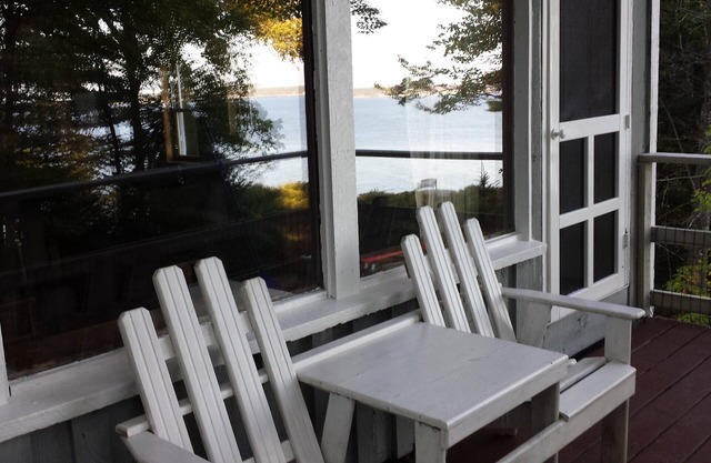 Picturesque Waterfront Cottage Near Reid State Park