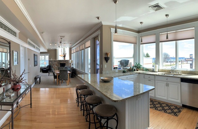 Pier Harbor Condo #2-Downtown