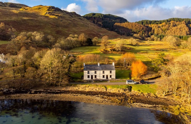 Pier House 1 - Semi-detached, stone-built cottage on lochside