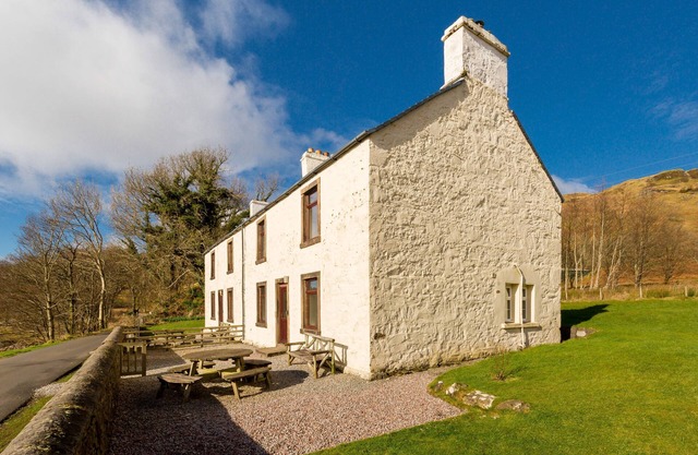 Pier House Two - Loch-side semi-detached house sleeping up to 10