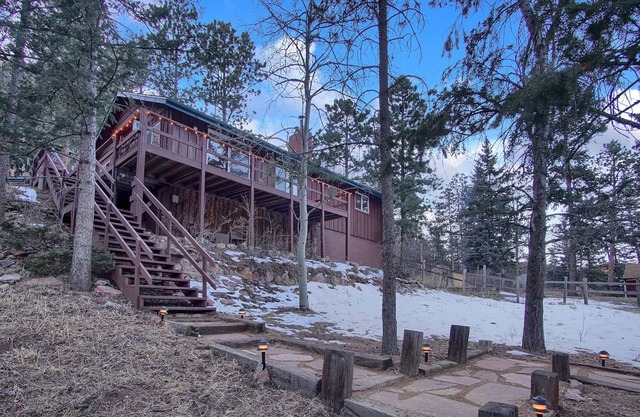Pike's Peak Chalet in Green Mountain Falls, CO