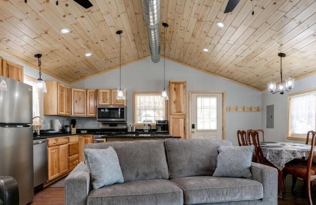 Pine Cottage-start your Endless Mt. adventure here
