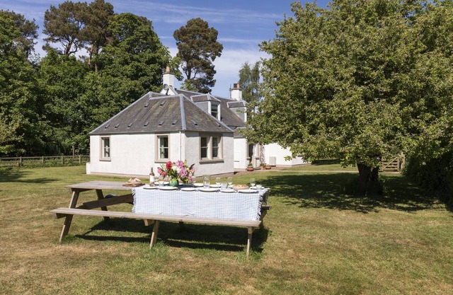 PIRNIE COTTAGE - a charming four bedroom cottage ideal for families
