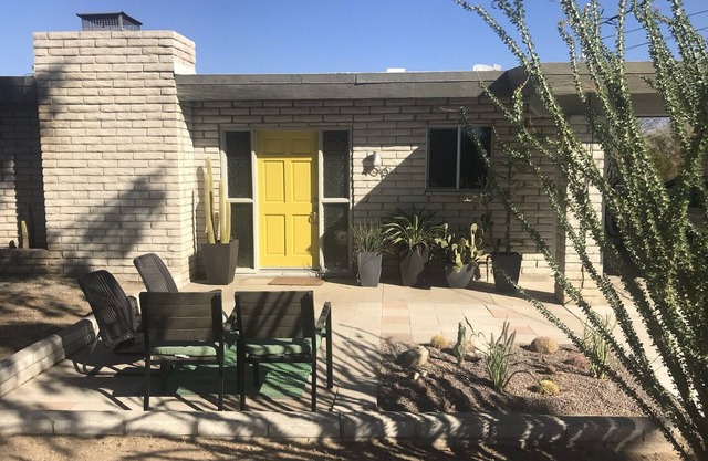 Pitch Perfect Mid-Century 2 Bedroom, 2 Bathroom ~ Amazing Hiking, Star Gazing ~
