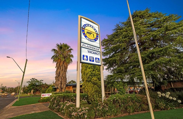 Plainsman Motel