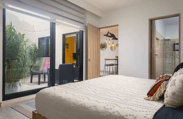 Playa del Carmen Apt: Pool, Backyard & Garage