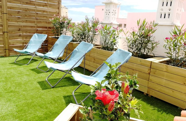 Pleasant penthouse with swimming pool and large rooftop, fully renovated