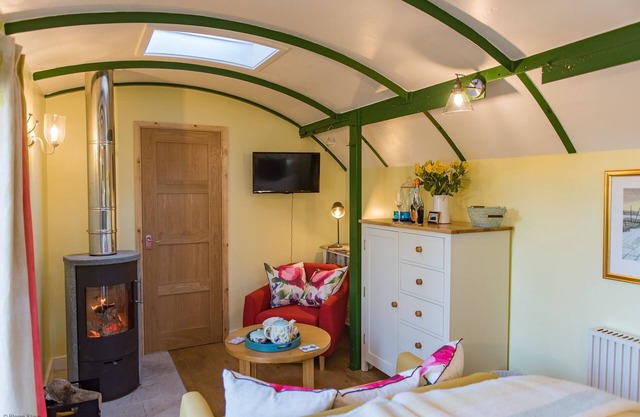Plumcot Halt by Bloom Stays - sleeps 2 in 1 bedroom