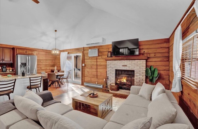 Pocono Log Cabin | Hot Tub Lake Access & Firepit