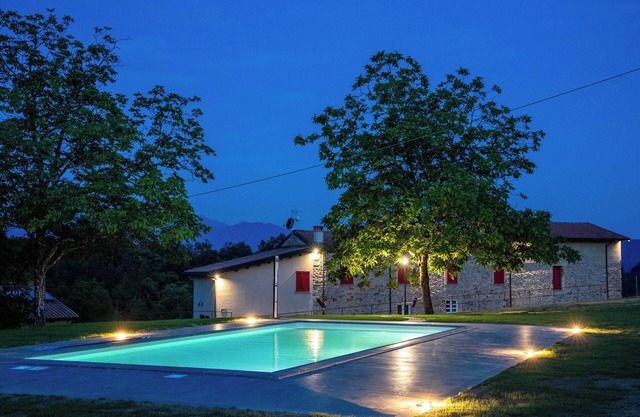 Podere di Emore - n. 1 - App. on the Francigena with swimming pool and Wi Fi