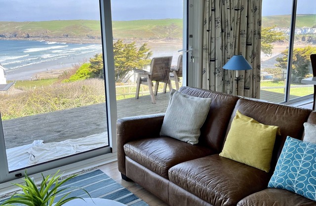 Polzeath Beach. Stunning cliff top property. Easy access to the beach.